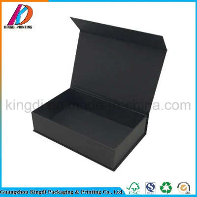 Individuelle Geschenkbox in Clamshell-Buchform aus schwarzem Karton mit Magnet